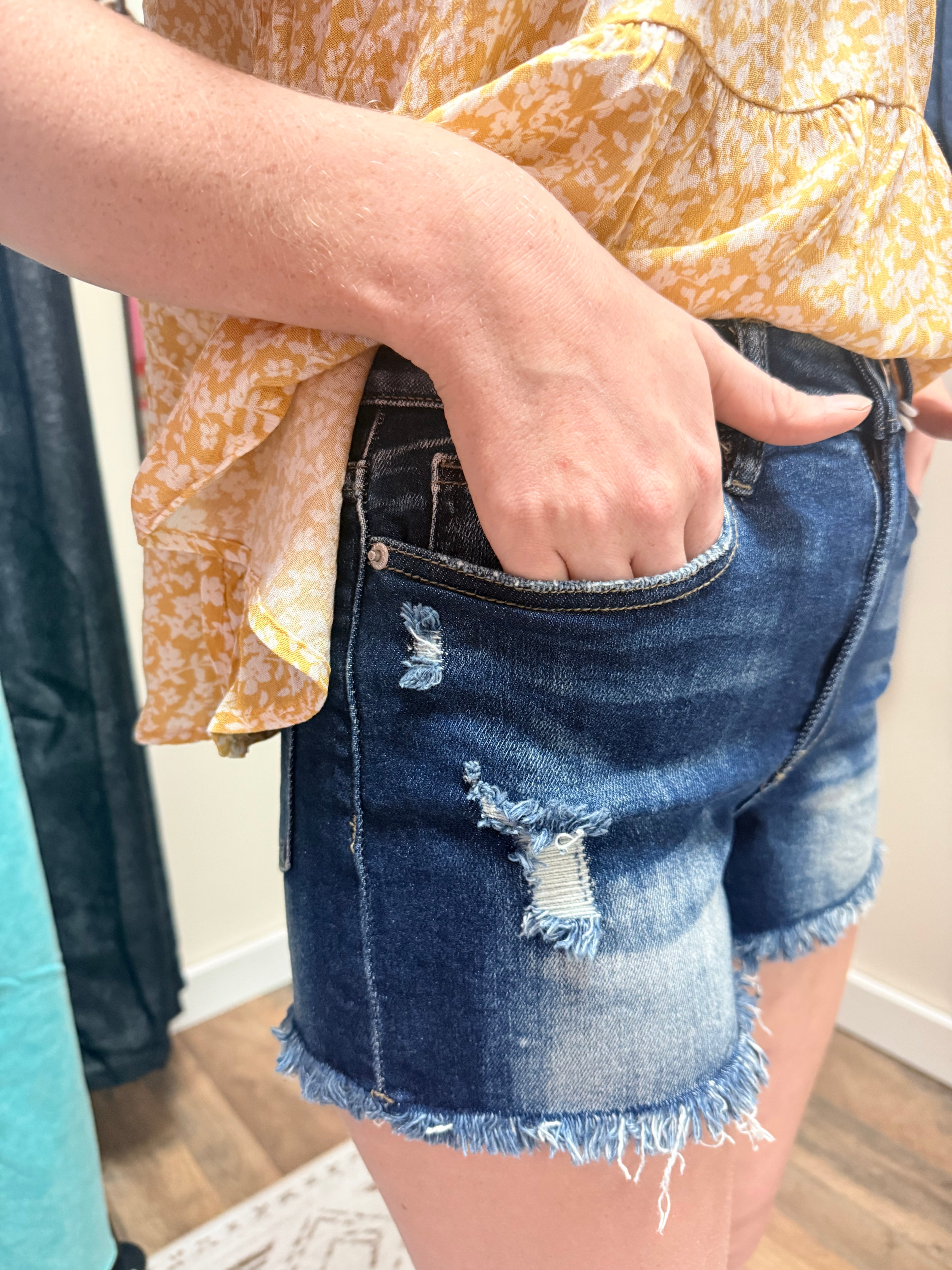 DARK WASHED RAW FRAYED HEM DENIM SHORTS